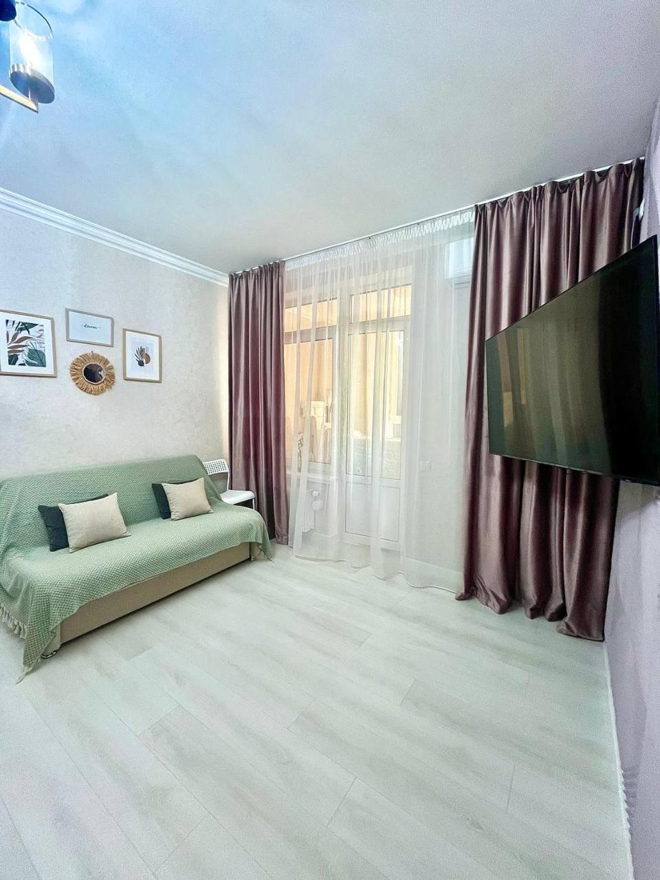 Apartment Only Sun 1
